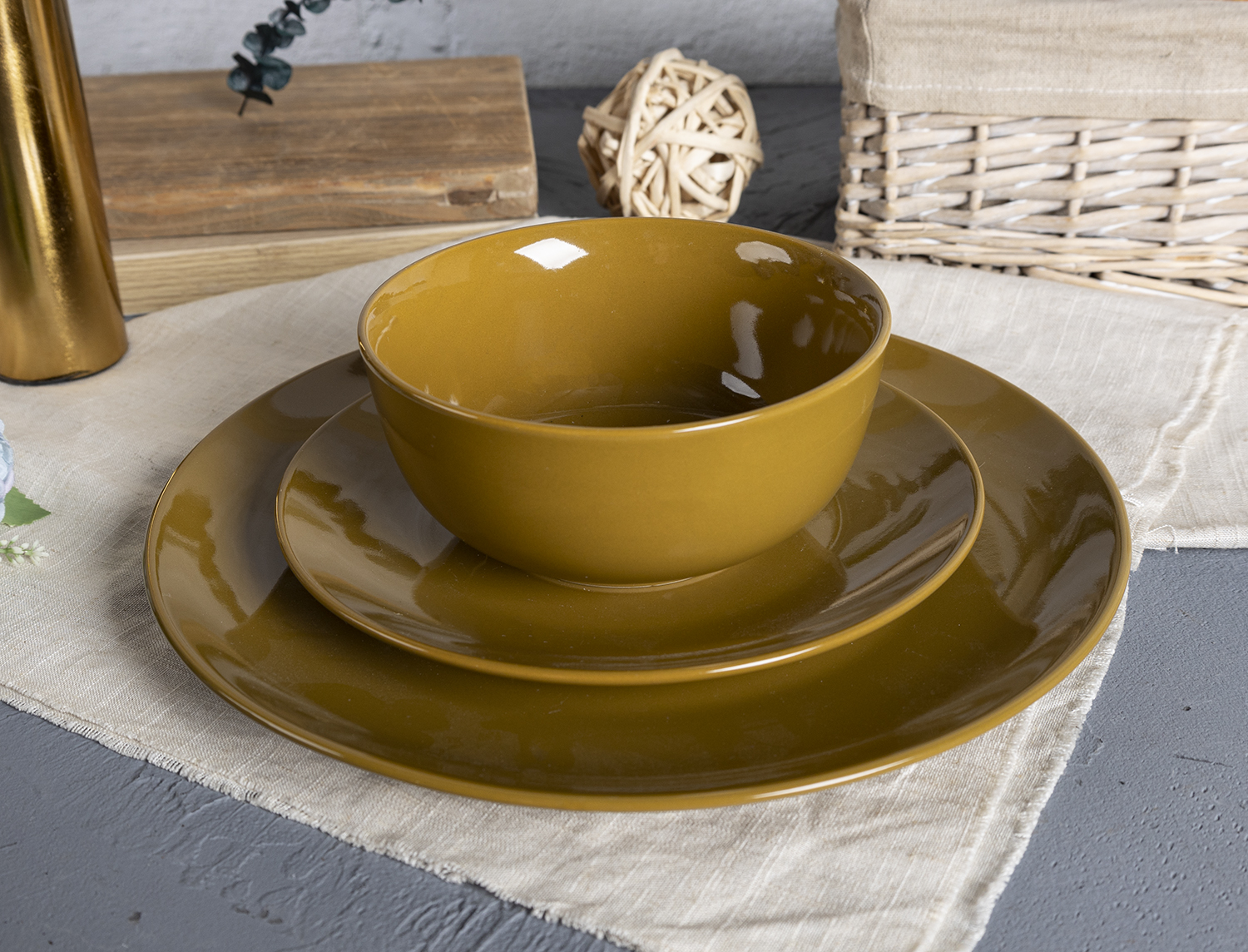 CHANGSHA HAPPY GO Reactive Glaze Porcelain Dinnerware Set with Black Exterior and Golden Brown Crater Pattern |happygodinnerware.com