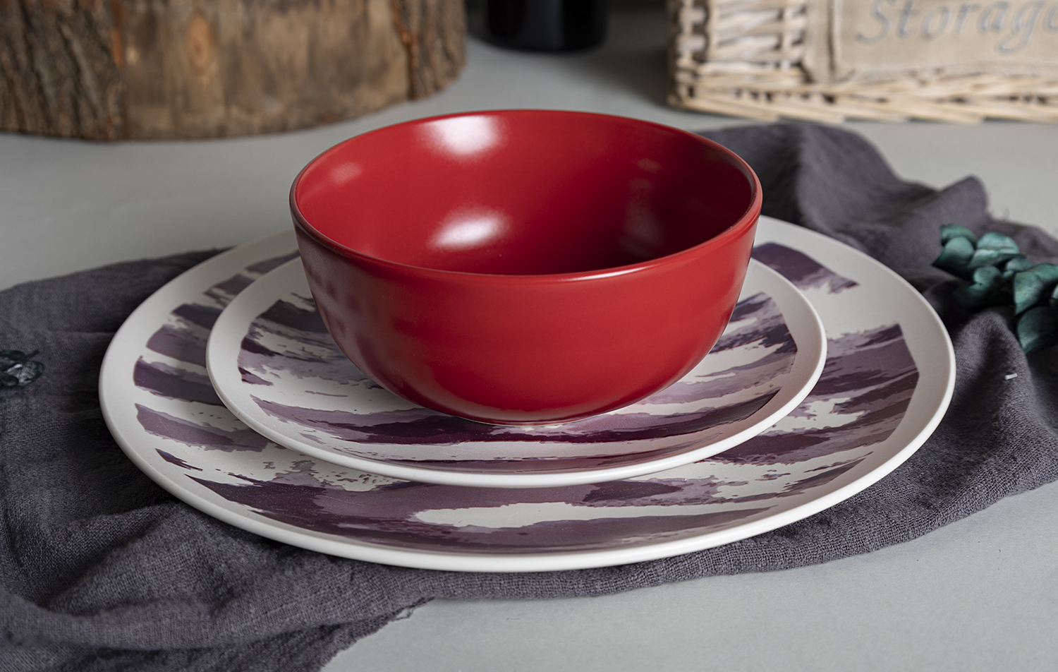 CHANGSHA HAPPY GO Mixed Porcelain and Stoneware Dinnerware Set with Abstract Brushstroke Patterns and Matte Color Glaze |happygodinnerware.com