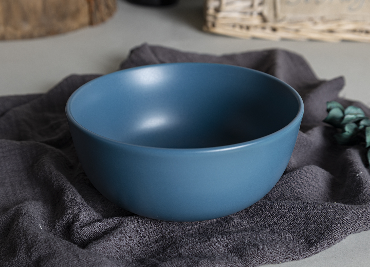 CHANGSHA HAPPY GO Mixed Porcelain and Stoneware Dinnerware Set with Abstract Brushstroke Patterns and Matte Color Glaze |happygodinnerware.com