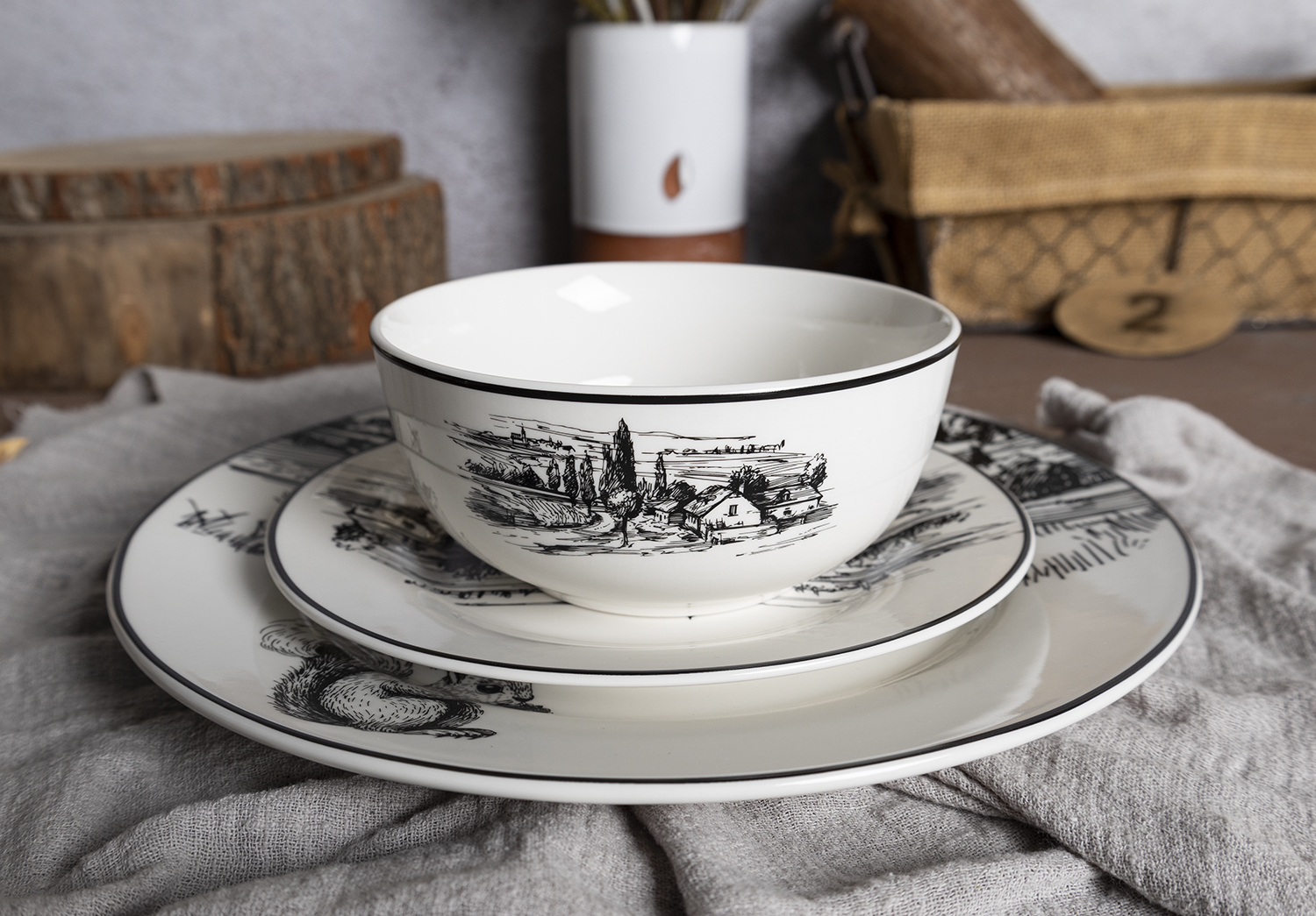 CHANGSHA HAPPY GO Reactive Glaze Porcelain Dinnerware Set with Black Exterior and Golden Brown Crater Pattern |happygodinnerware.com