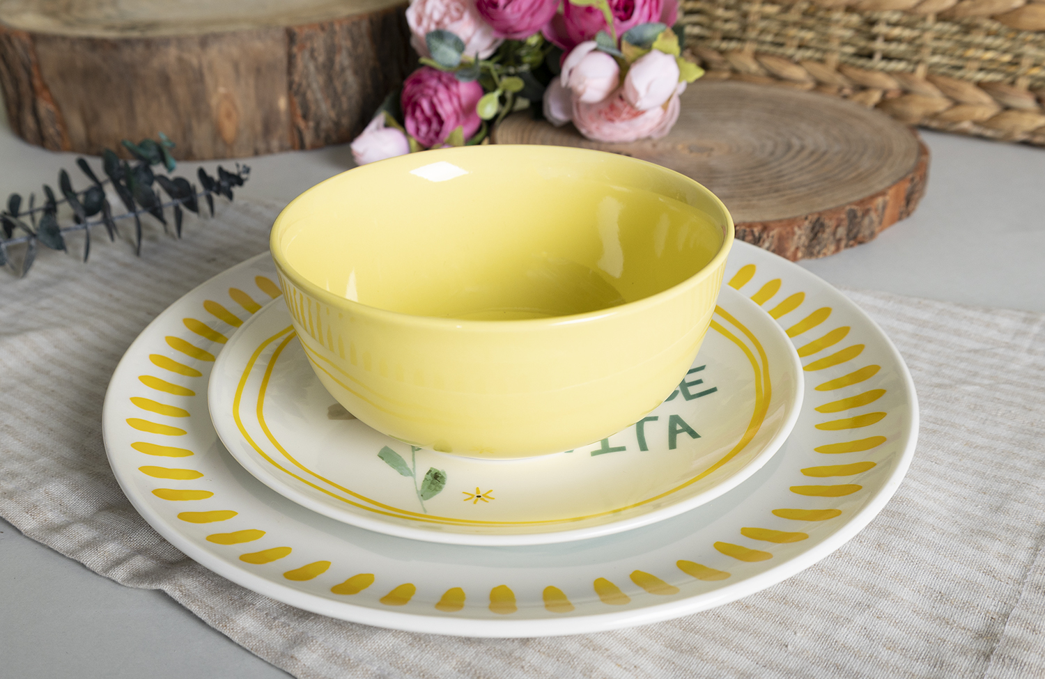 CHANGSHA HAPPY GO Reactive Glaze Porcelain Dinnerware Set with Black Exterior and Golden Brown Crater Pattern |happygodinnerware.com