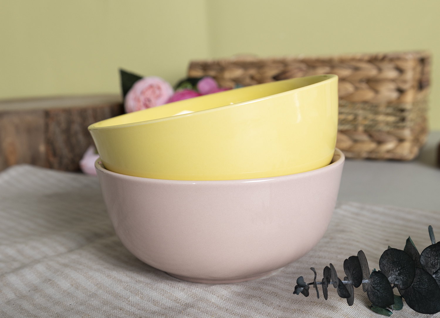CHANGSHA HAPPY GO Reactive Glaze Porcelain Dinnerware Set with Black Exterior and Golden Brown Crater Pattern |happygodinnerware.com