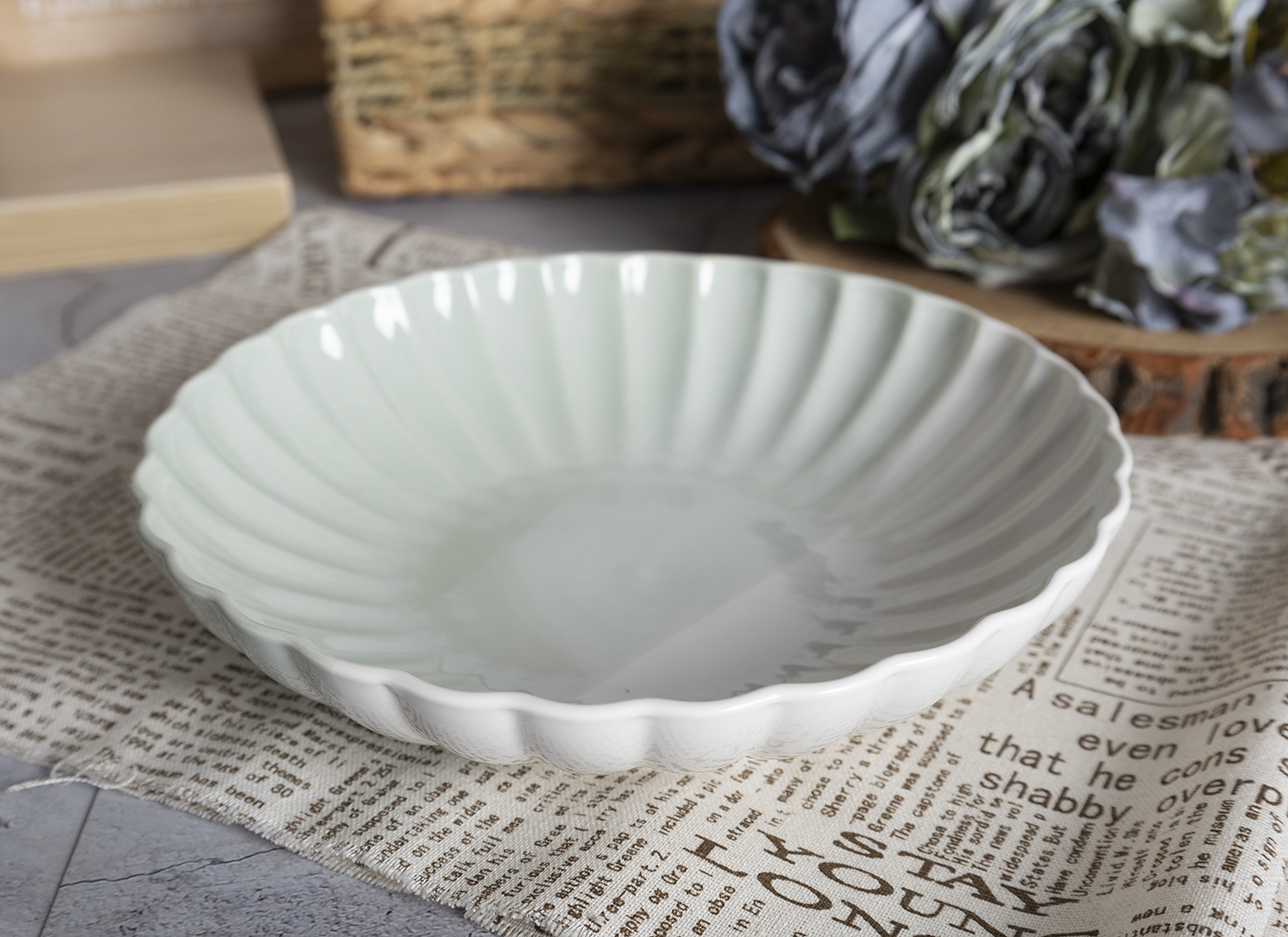 CHANGSHA HAPPY GO Reactive Glaze Porcelain Dinnerware Set with Black Exterior and Golden Brown Crater Pattern |happygodinnerware.com