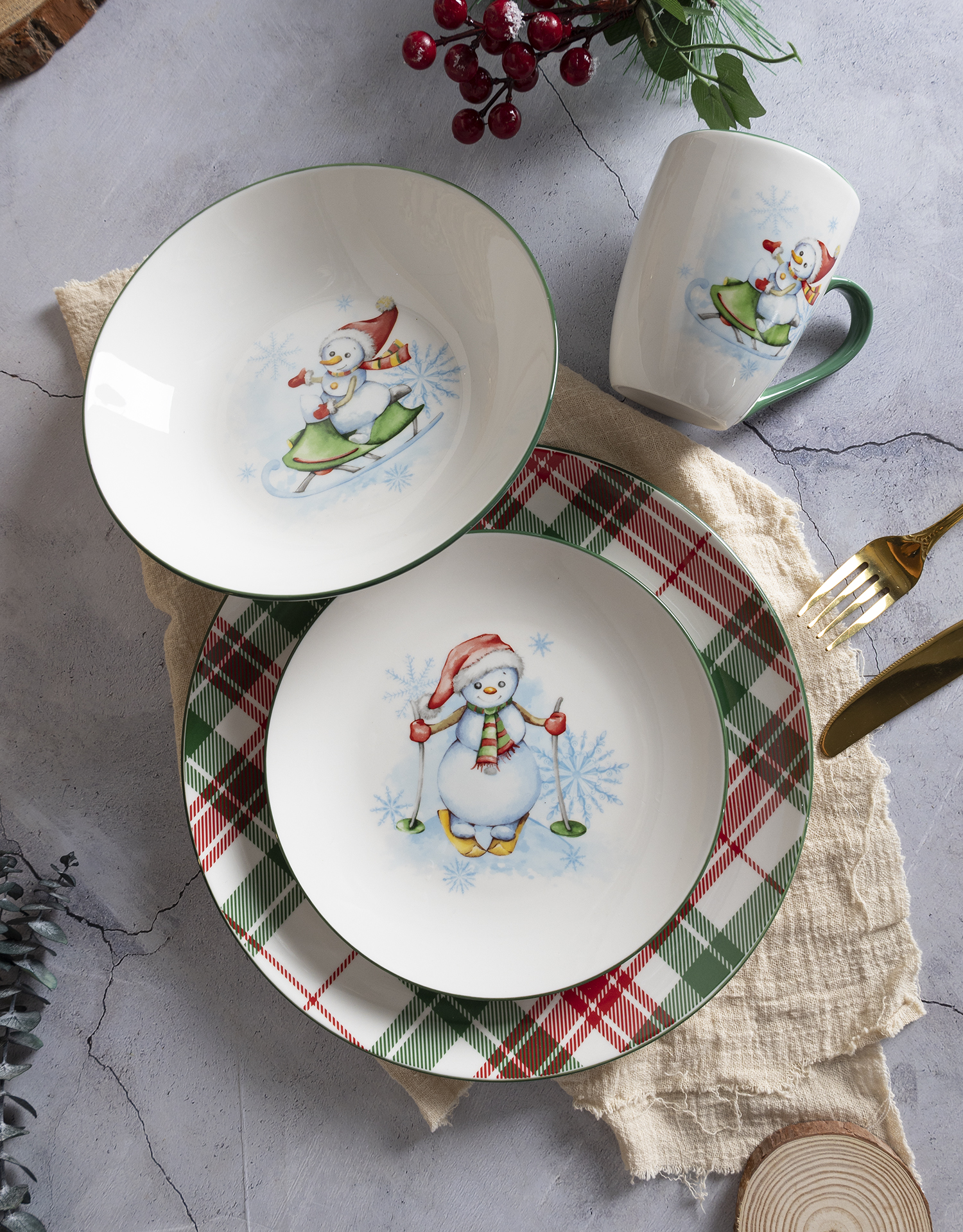 CHANGSHA HAPPY GO White Porcelain Christmas Decal Dinnerware Set with Snowman and Plaid Patterns |happygodinnerware.com