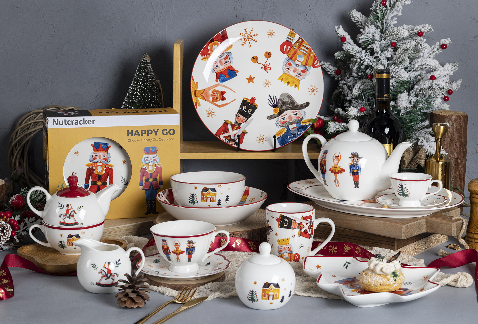 CHANGSHA HAPPY GO  Festive Nutcracker Pattern New Bone China Tableware Set with Classic Holiday Motifs and Glossy Finish  |happygodinnerware.com