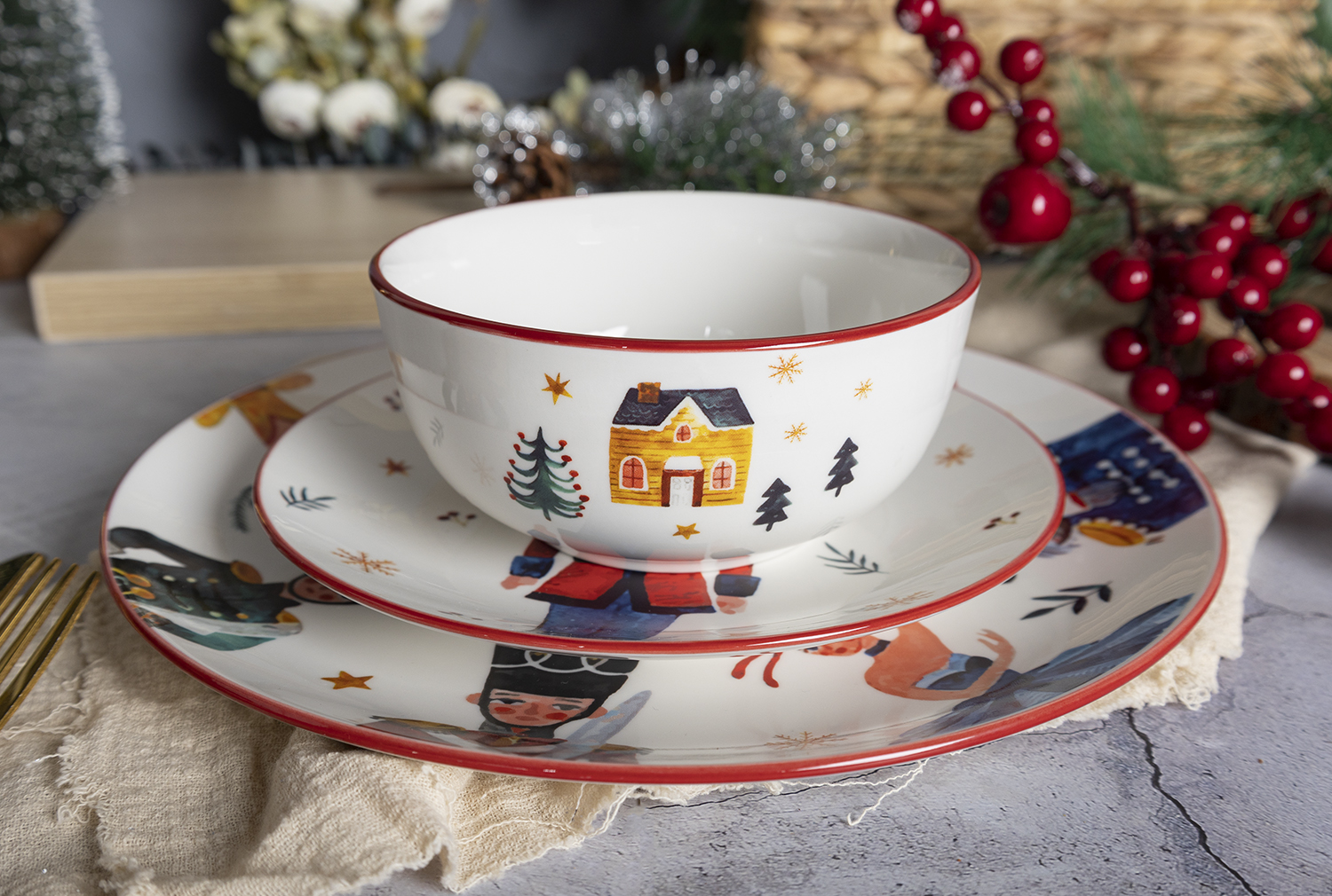 CHANGSHA HAPPY GO White Porcelain Christmas Dinnerware Set with Nutcracker Decal Design – Holiday Themed Plates, Bowls and Mugs |happygodinnerware.com