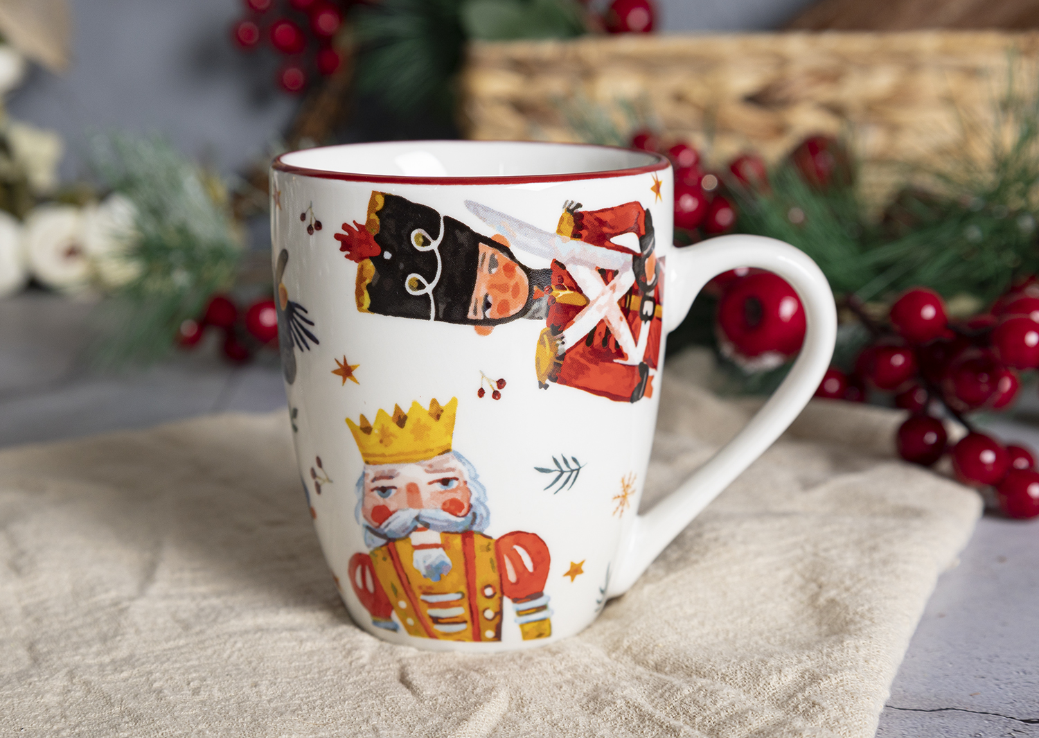 CHANGSHA HAPPY GO White Porcelain Christmas Dinnerware Set with Nutcracker Decal Design – Holiday Themed Plates, Bowls and Mugs |happygodinnerware.com