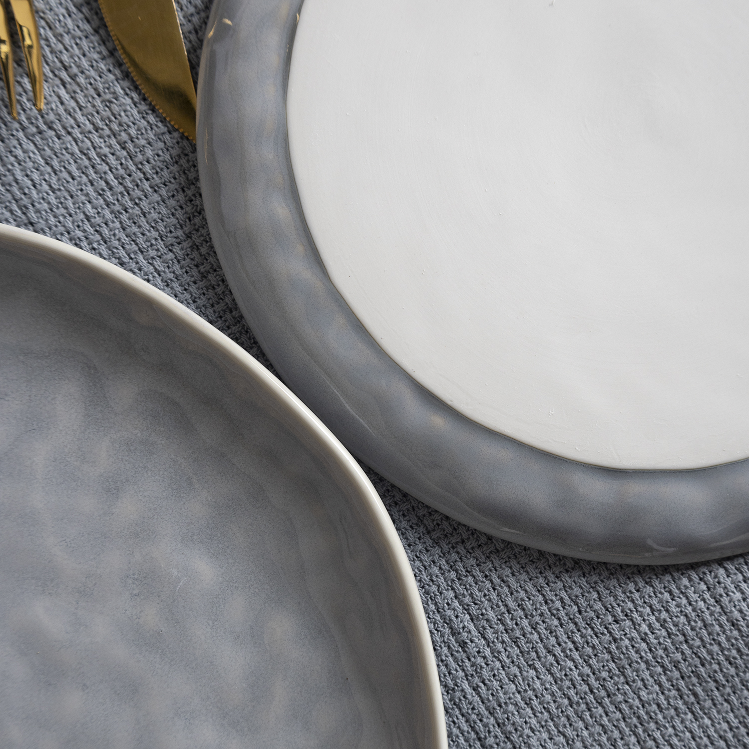 CHANGSHA HAPPY GO Vintage Reactive Glaze Porcelain Dinnerware Set – Rustic Style Ribbed Embossed Dinner Plates and Bowls |happygodinnerware.com