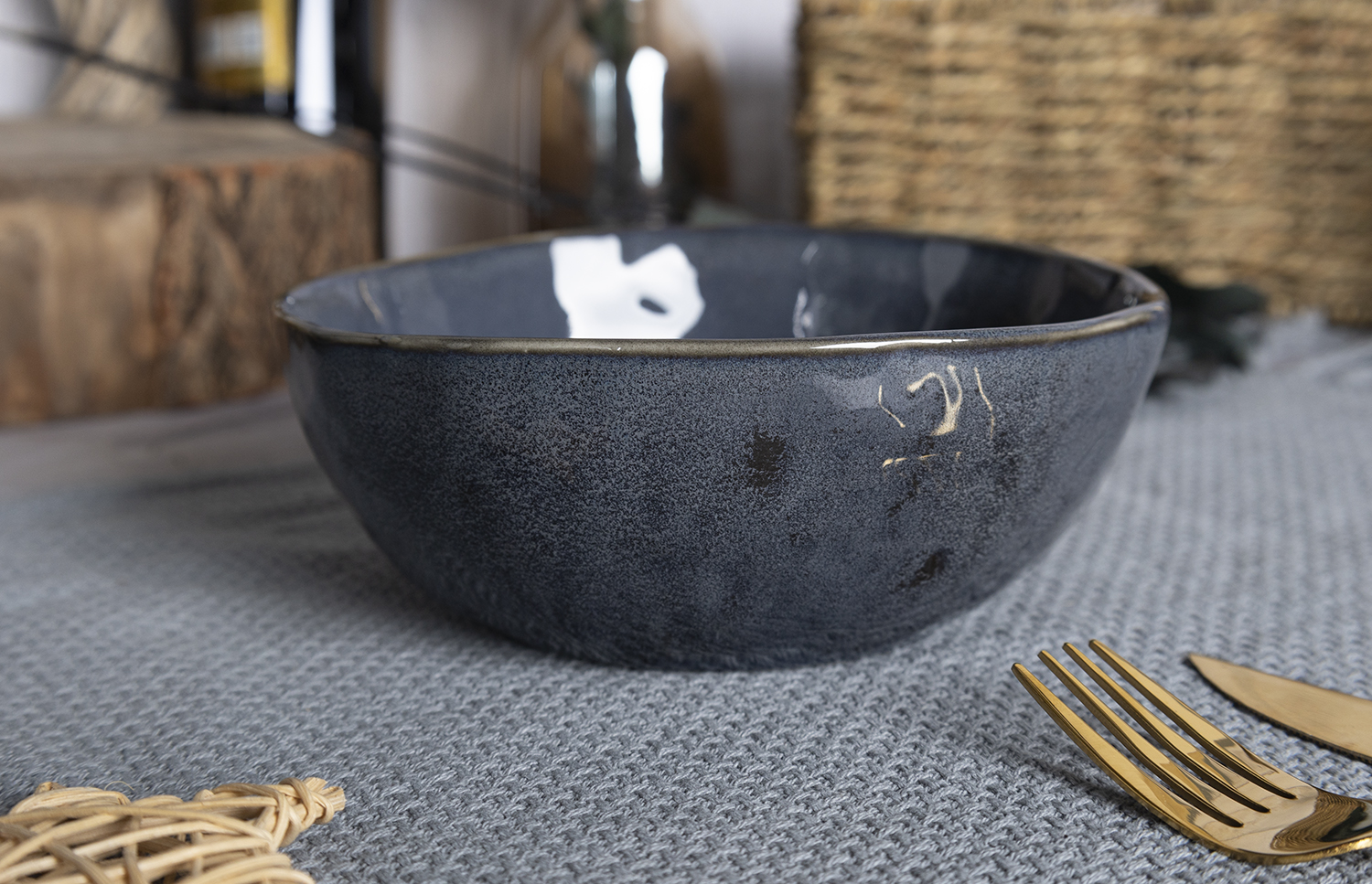 CHANGSHA HAPPY GO Vintage Reactive Glaze Porcelain Dinnerware Set – Rustic Style Ribbed Embossed Dinner Plates and Bowls |happygodinnerware.com