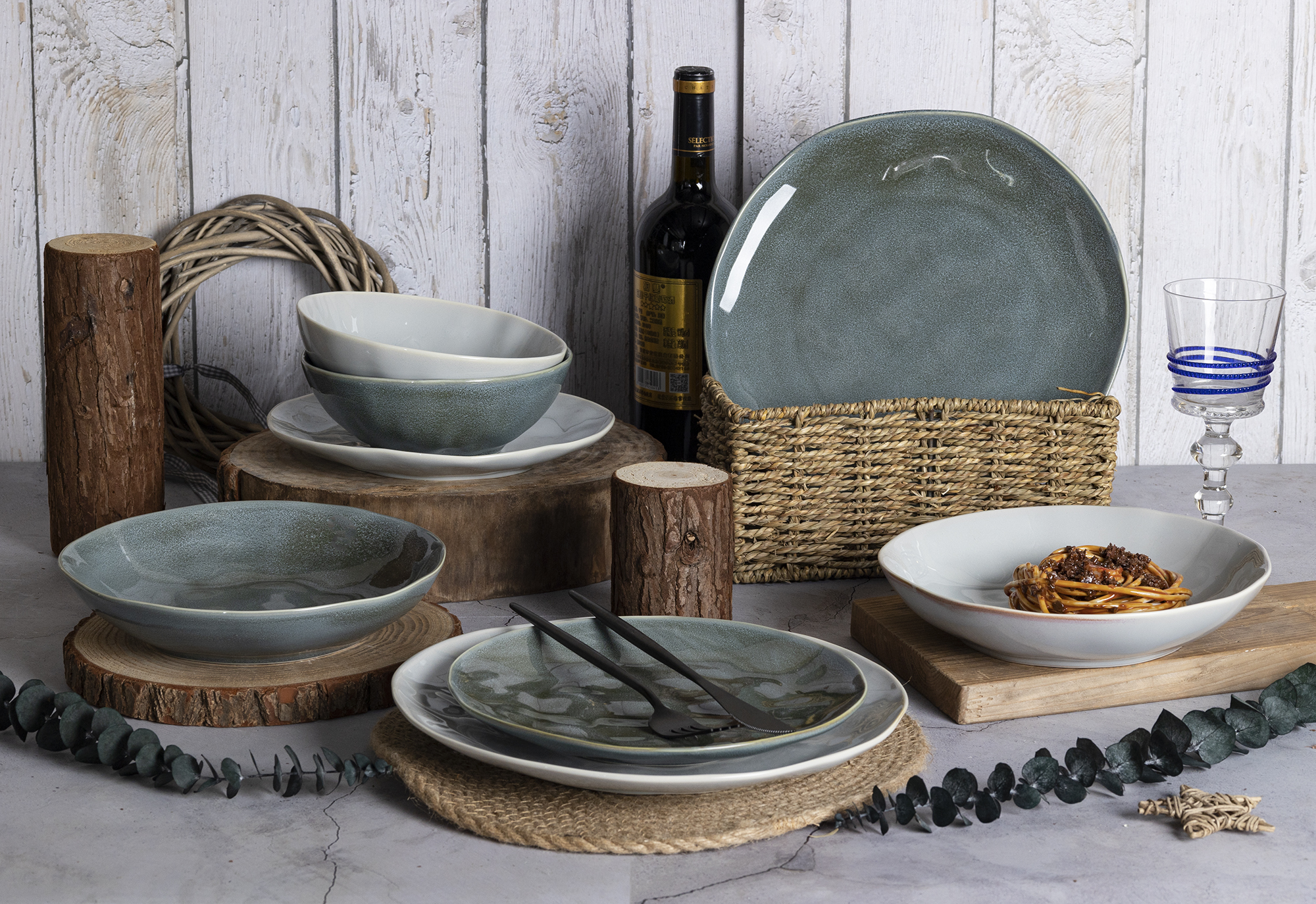 CHANGSHA HAPPY GO Reactive Glaze Green Porcelain Tableware Set – Natural Rustic Ribbed Embossed Dinnerware Collection |happygodinnerware.com
