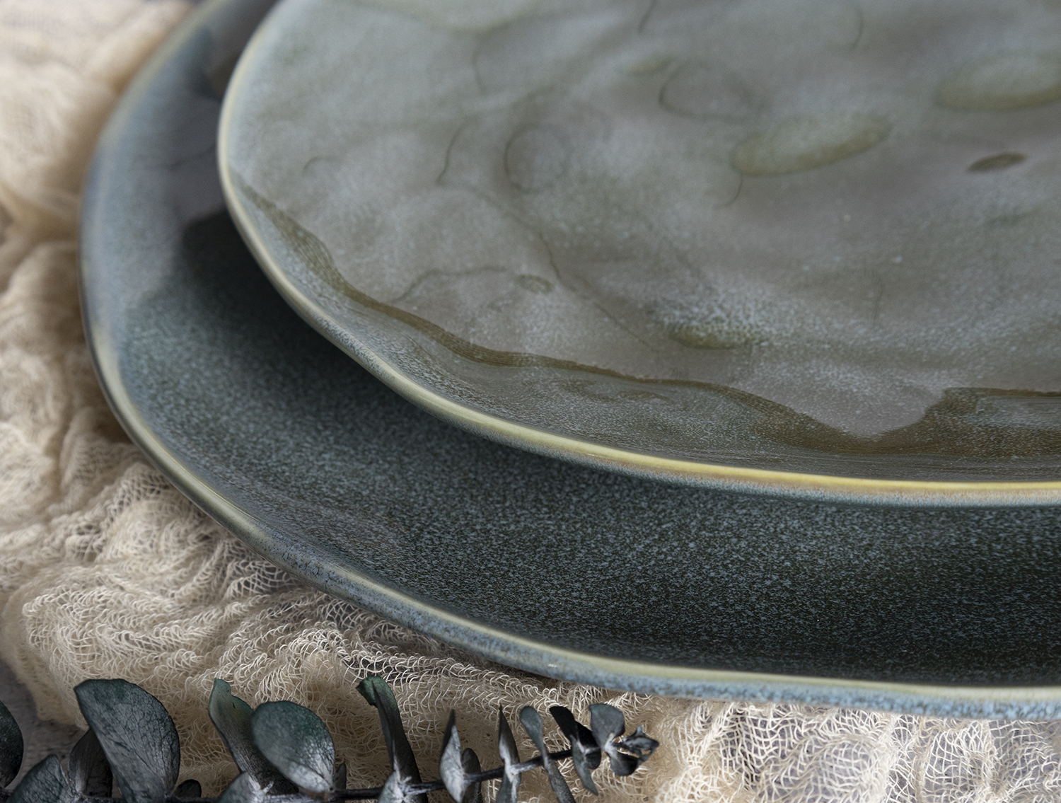 CHANGSHA HAPPY GO Reactive Glaze Green Porcelain Tableware Set – Natural Rustic Ribbed Embossed Dinnerware Collection |happygodinnerware.com