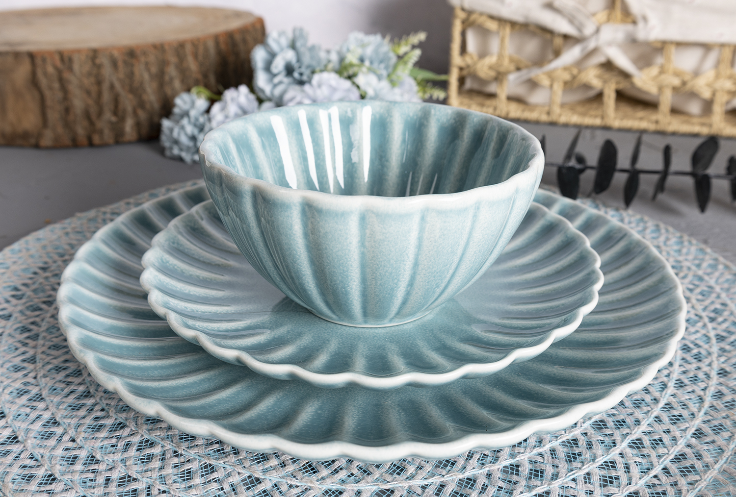 CHANGSHA HAPPY GO Nordic Style Ribbed Porcelain Dinnerware Set – Elegant Scallop Design with Premium Reactive Glaze |happygodinnerware.com