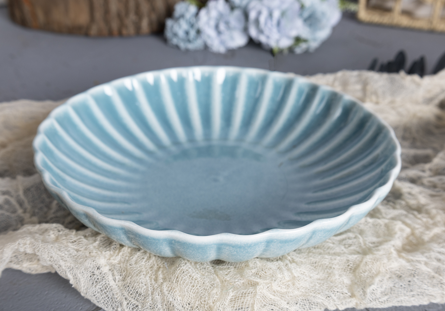CHANGSHA HAPPY GO Nordic Style Ribbed Porcelain Dinnerware Set – Elegant Scallop Design with Premium Reactive Glaze |happygodinnerware.com