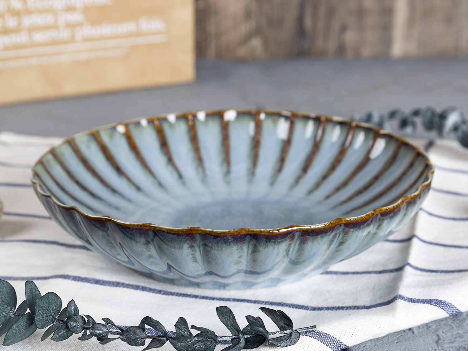 CHANGSHA HAPPY GO Nordic Style Ribbed Porcelain Dinnerware Set – Elegant Scallop Design with Premium Reactive Glaze |happygodinnerware.com