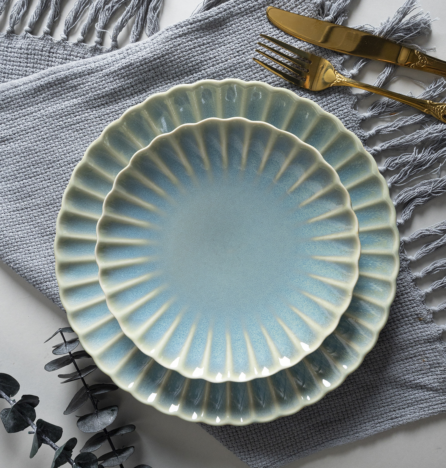 CHANGSHA HAPPY GO Nordic Style Ribbed Porcelain Dinnerware Set – Elegant Scallop Design with Premium Reactive Glaze |happygodinnerware.com