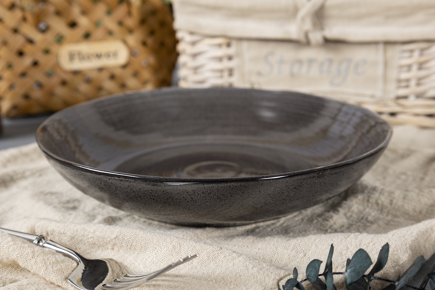 CHANGSHA HAPPY GO Creative Reactive Glaze Porcelain Dinnerware Set – Artisan Handmade-Effect Tableware with Ribbed Embossed Details |happygodinnerware.com