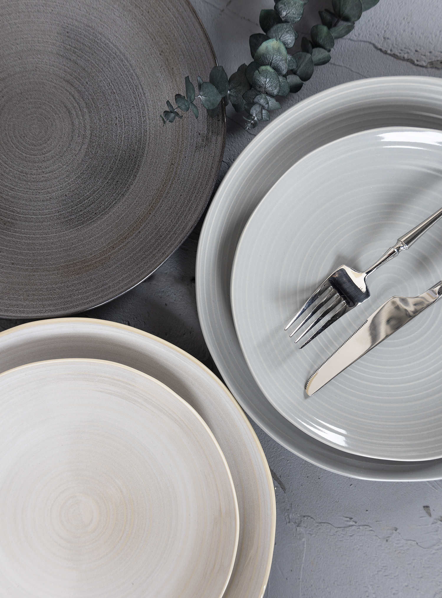 CHANGSHA HAPPY GO Creative Reactive Glaze Porcelain Dinnerware Set – Artisan Handmade-Effect Tableware with Ribbed Embossed Details |happygodinnerware.com