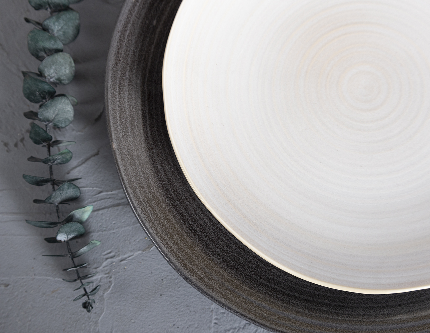 CHANGSHA HAPPY GO Creative Reactive Glaze Porcelain Dinnerware Set – Artisan Handmade-Effect Tableware with Ribbed Embossed Details |happygodinnerware.com