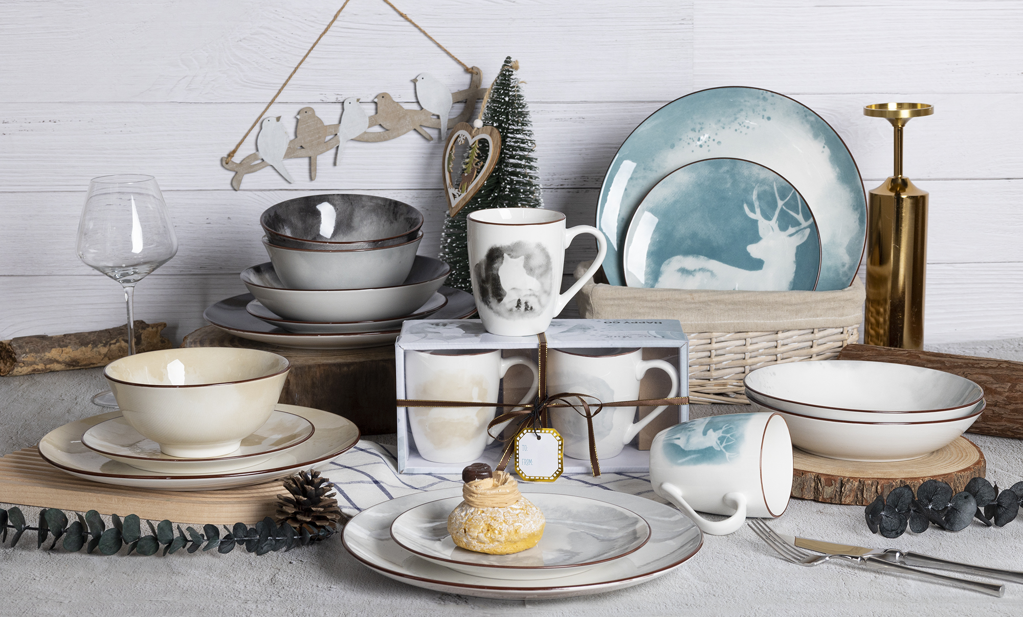 CHANGSHA HAPPY GO Rustic Speckled Stoneware Dinner Set with Dual-Color Reactive Glaze and Earthy Gold Rim |happygodinnerware.com