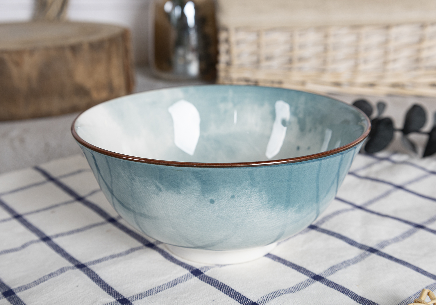 CHANGSHA HAPPY GO Rustic Speckled Stoneware Dinner Set with Dual-Color Reactive Glaze and Earthy Gold Rim |happygodinnerware.com