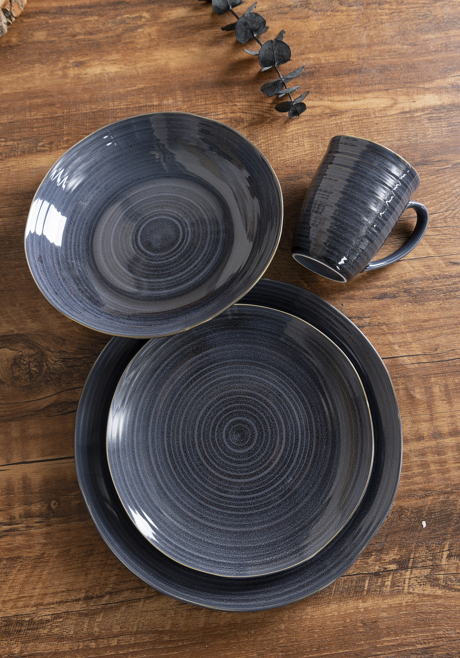 CHANGSHA HAPPY GO Classic Black and White Reactive Glaze Porcelain Dinnerware Set – Modern Striped Texture Ribbed Embossed Design |happygodinnerware.com