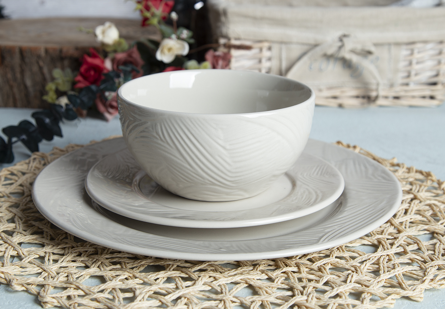 CHANGSHA HAPPY GO Embossed Glaze Porcelain Dinnerware with Pastel Colors |happygodinnerware.com