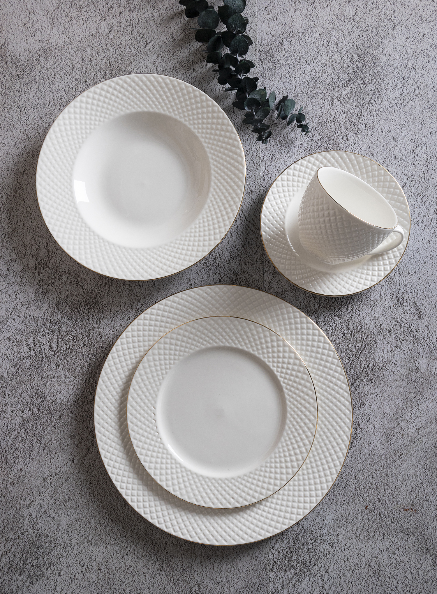 CHANGSHA HAPPY GO Gold-Trimmed, Diamond-Embossed New Bone China Collection | happygodinnerware.com