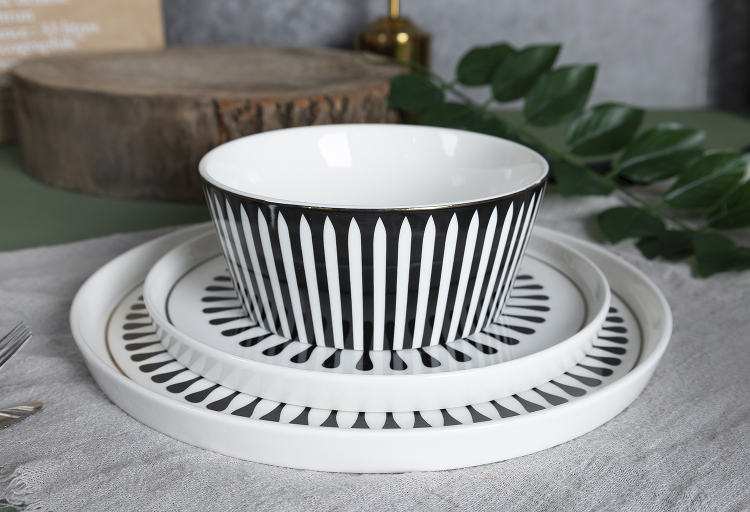 CHANGSHA HAPPY GO Black and White Stripe Bone China Dinnerware Set with Vertical Rim – Bold Contrast Table Set |happygodinnerware.com