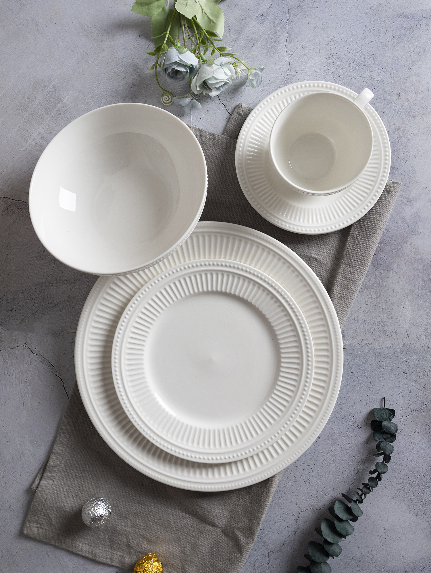 CHANGSHA HAPPY GO Elegant White Embossed Bone China Dinnerware Set with Radiant Linear Pattern for Modern Dining |happygodinnerware.com