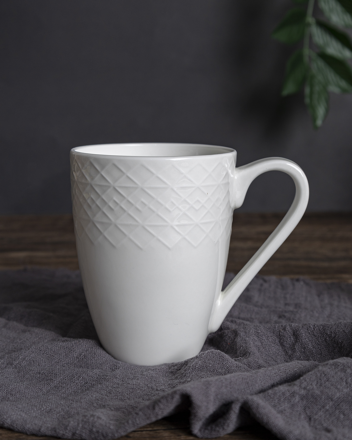 CHANGSHA HAPPY GO Diamond-Pattern Embossed Bone China Dinner Set with Glossy Finish for Luxury Kitchen and Restaurant Use |happygodinnerware.com