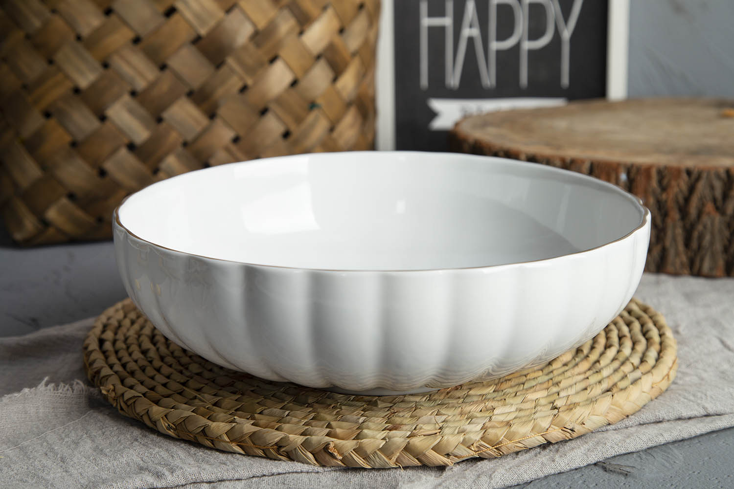 CHANGSHA HAPPY GO White Porcelain with Embossed Design and Gold Trim | happygodinnerware.com