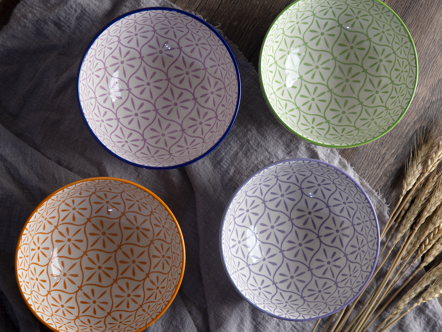 CHANGSHA HAPPY GO Footed Stoneware Bowls with Floral Patterns | happygodinnerware.com