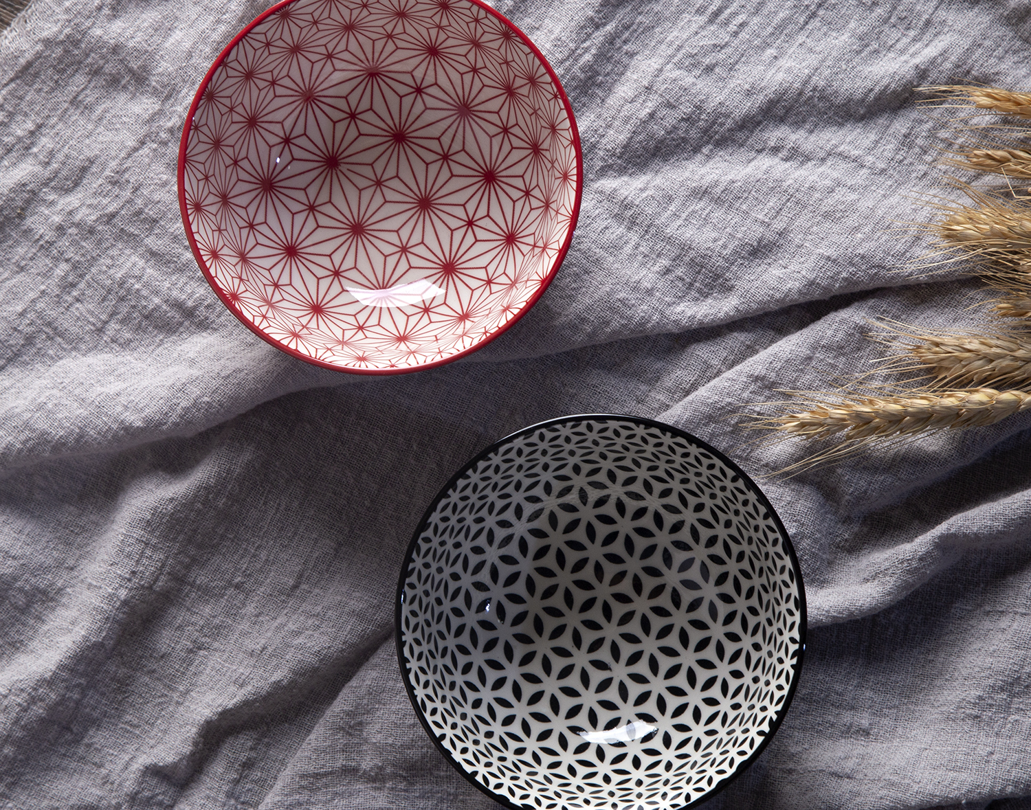 CHANGSHA HAPPY GO Footed Stoneware Bowls with Floral Patterns | happygodinnerware.com