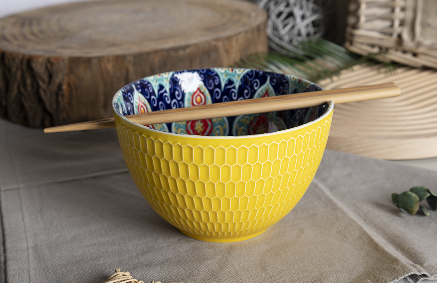CHANGSHA HAPPY GO Stoneware Embossed and Colorful Decal Ramen Bowl Set with Chopsticks – Honeycomb Texture |happygodinnerware.com