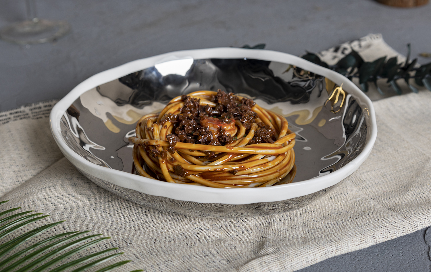 CHANGSHA HAPPY GO Reflective Silver Electroplated Bone China Tea and Dinnerware Set with Hammer Texture for Elegant Dining Occasions |happygodinnerware.com
