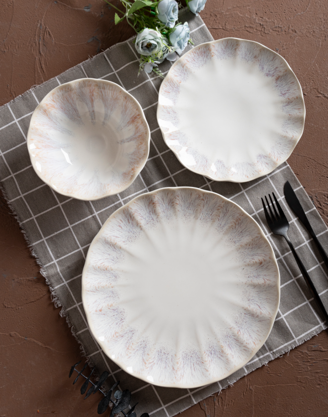 ​CHANGSHA HAPPY GO  Creamy White Reactive Glaze Floral Rimmed Stoneware Plates with Petal Texture Design |happygodinnerware.com