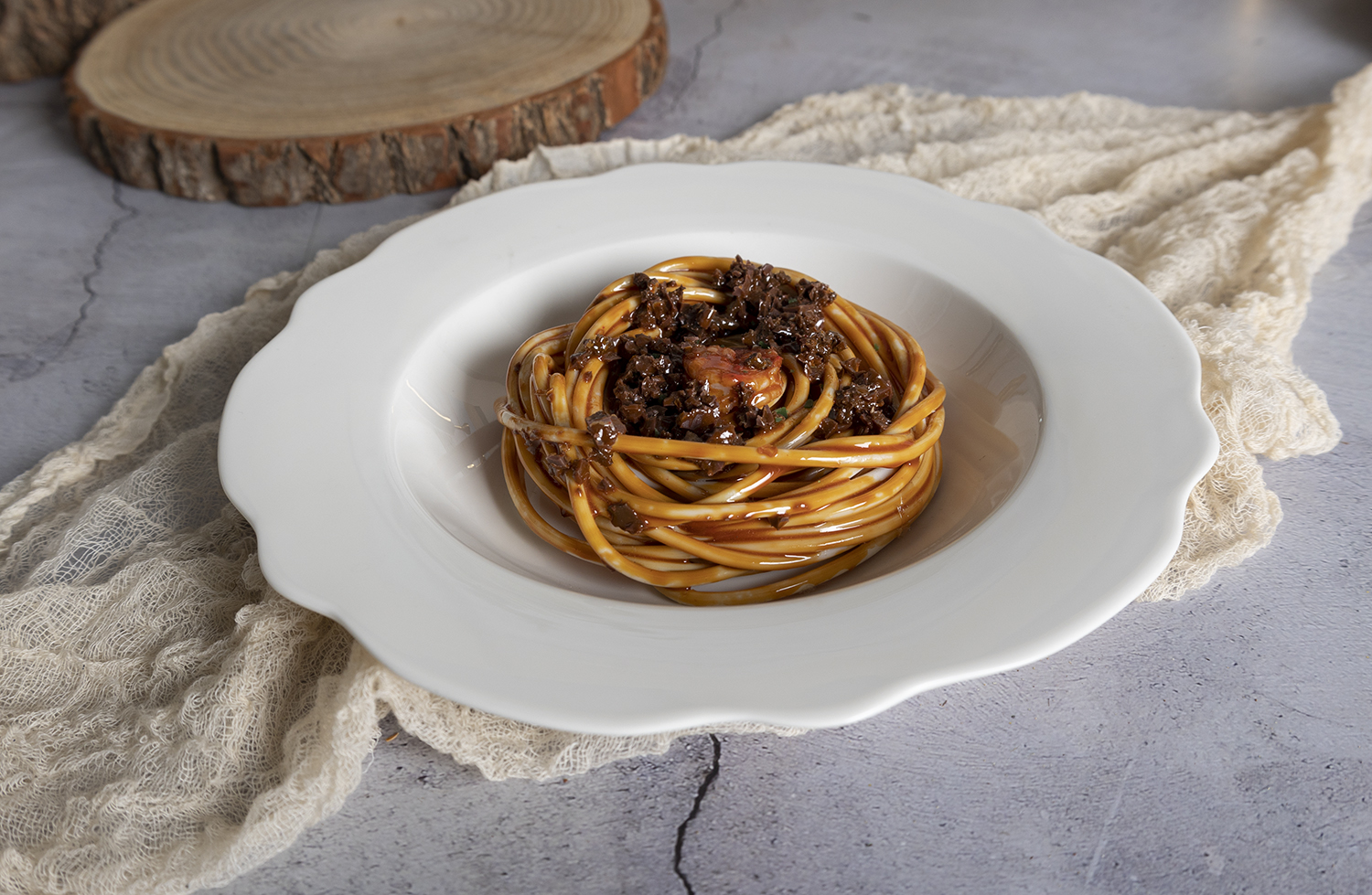 CHANGSHA HAPPY GO European Style Bone China Tableware and Tea Set with Embossed Lotus-Edge Design for Elegant Dining |happygodinnerware.com