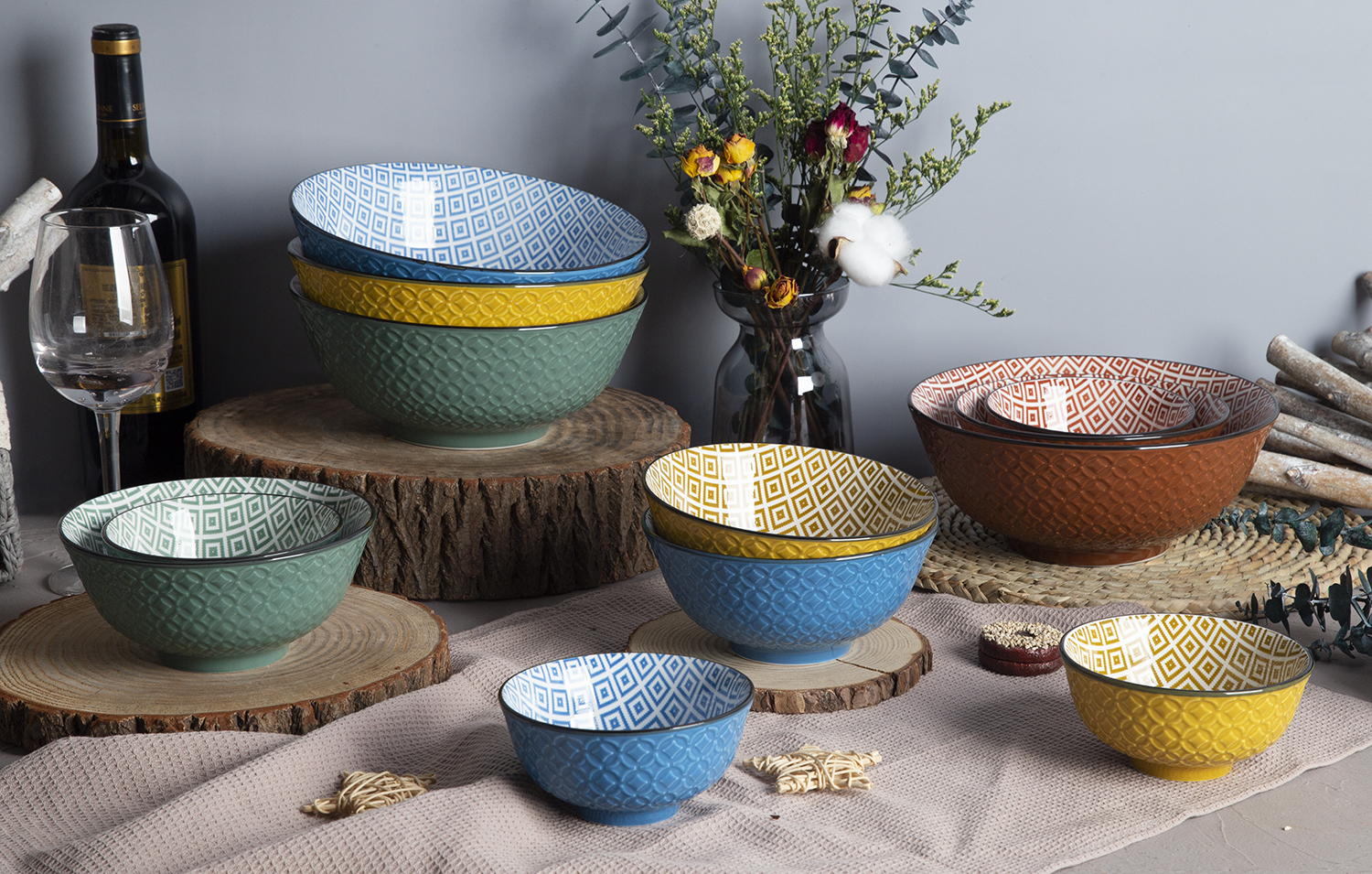 CHANGSHA HAPPY GO White Porcelain Coin Pattern Embossed Bowls with Colorful Glaze Interiors | happygodinnerware.com