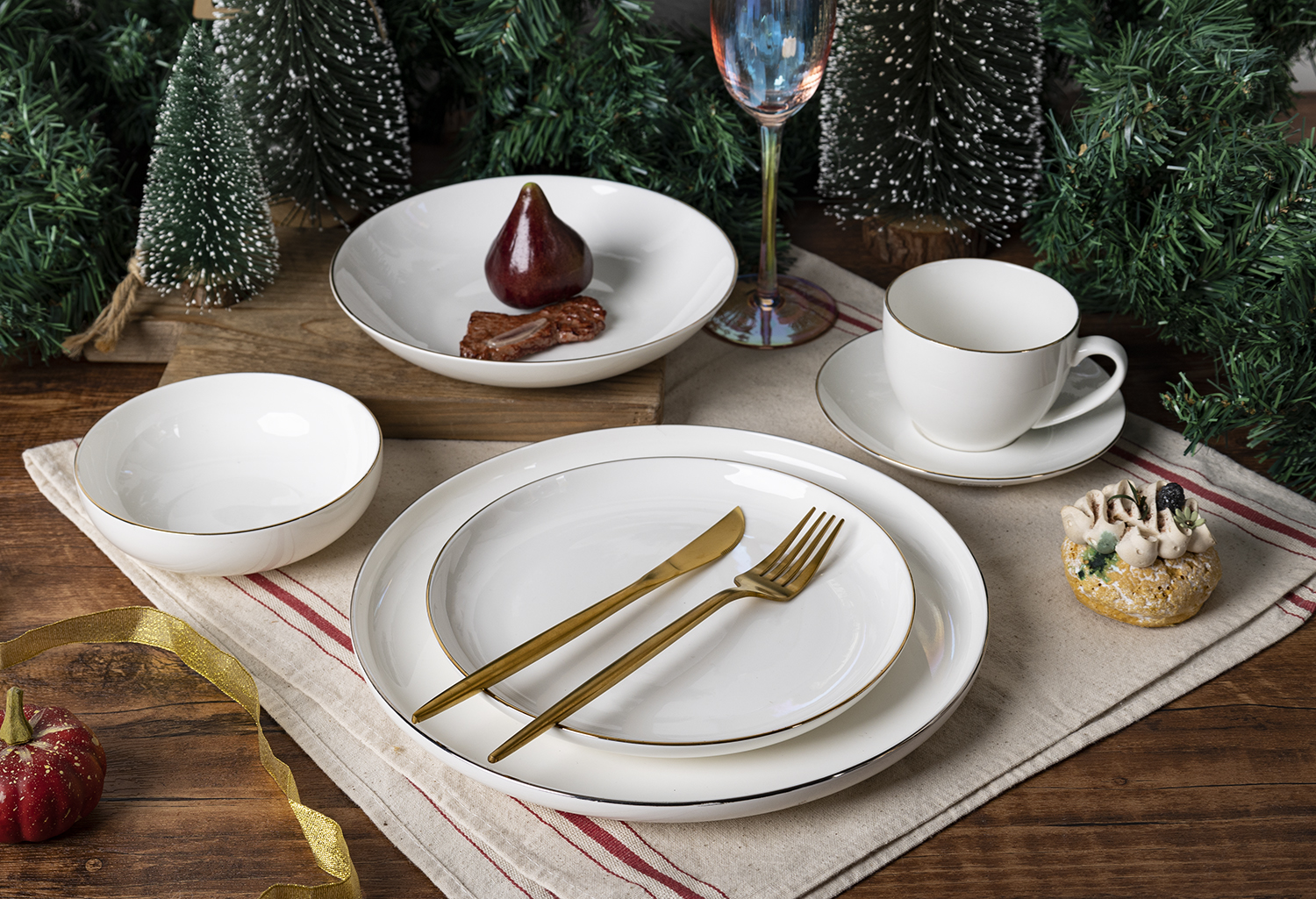 CHANGSHA HAPPY GO Classic Black and White Reactive Glaze Porcelain Dinnerware Set – Modern Striped Texture Ribbed Embossed Design |happygodinnerware.com