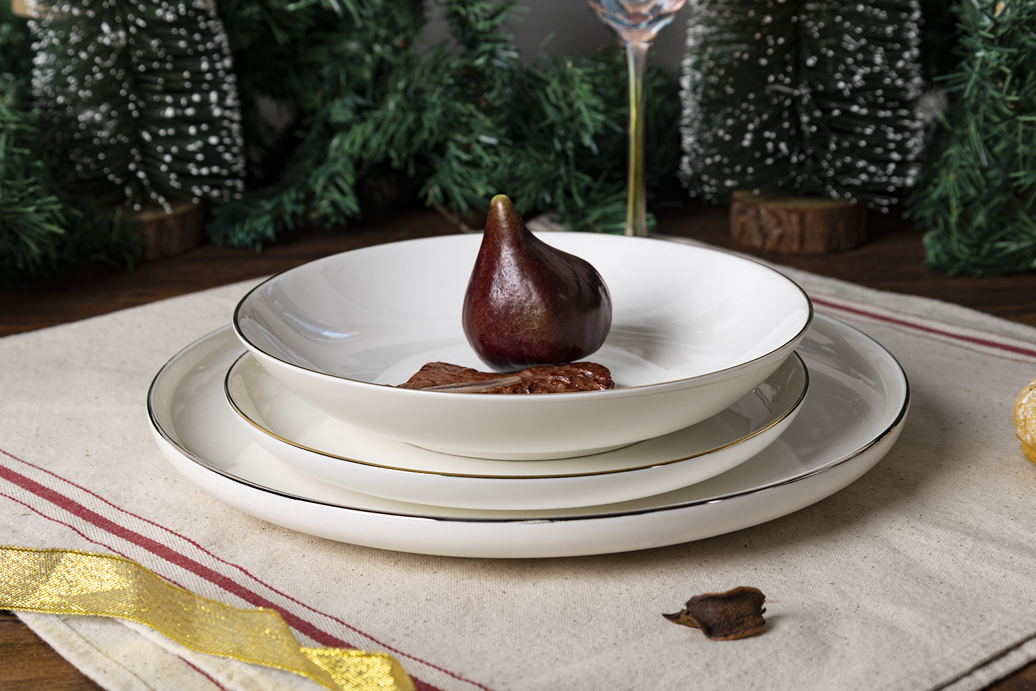 CHANGSHA HAPPY GO Classic Black and White Reactive Glaze Porcelain Dinnerware Set – Modern Striped Texture Ribbed Embossed Design |happygodinnerware.com
