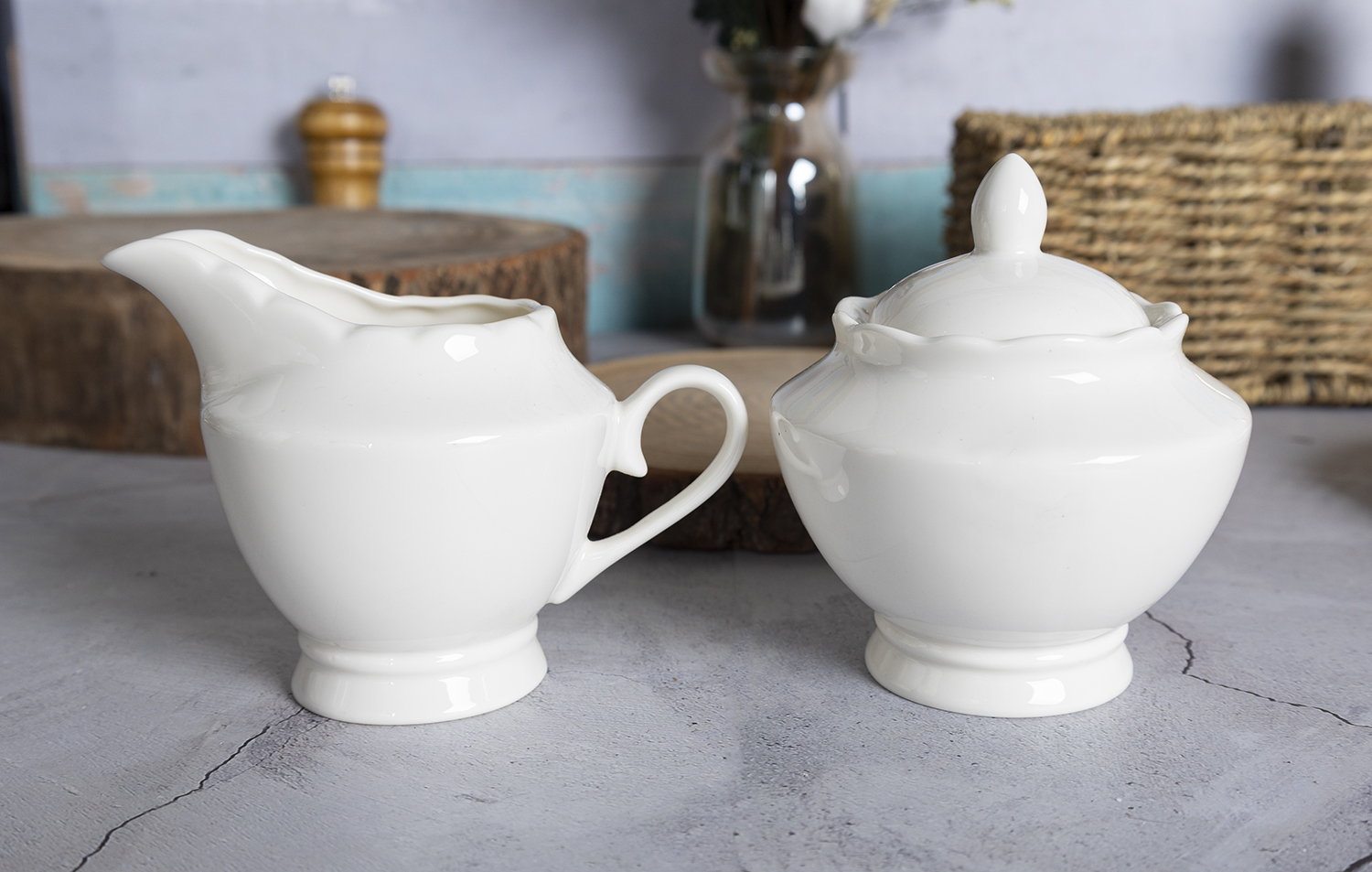 CHANGSHA HAPPY GO European Style Bone China Tableware and Tea Set with Embossed Lotus-Edge Design for Elegant Dining |happygodinnerware.com