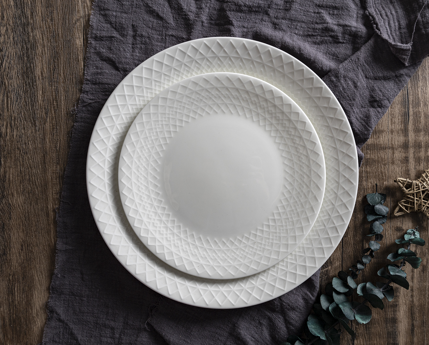 CHANGSHA HAPPY GO Diamond-Pattern Embossed Bone China Dinner Set with Glossy Finish for Luxury Kitchen and Restaurant Use |happygodinnerware.com