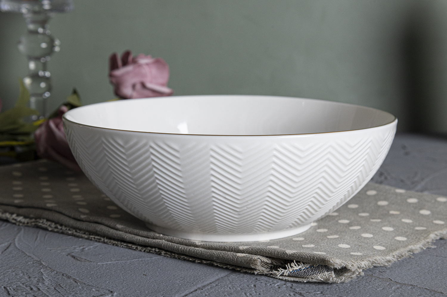 CHANGSHA HAPPY GO  Chevron Embossed Bone China Dinnerware Set with Elegant Gold Rim – Modern Minimalist Design  |happygodinnerware.com