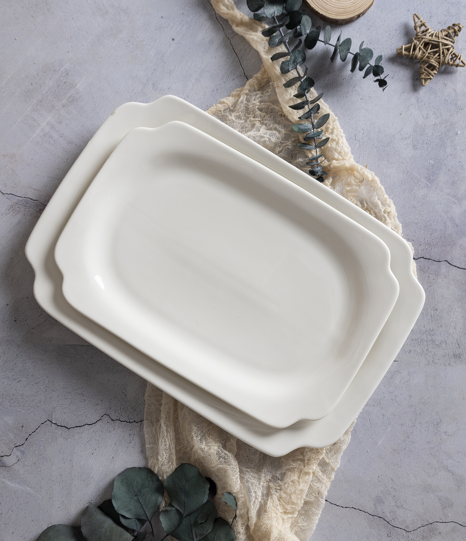 CHANGSHA HAPPY GO Square Embossed Bone China Tableware Set with Lotus Rim Design for Modern Minimalist Dining Style |happygodinnerware.com