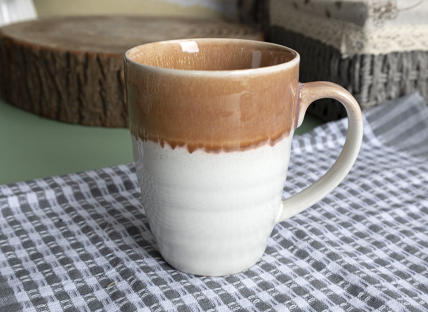 CHANGSHA HAPPY GO  Reactive Glaze Stoneware Dinner Set in Sunset Pink with a Natural Gradient and Circular Brush Pattern |Dopamine Series Ceramics  |happygodinnerware.com