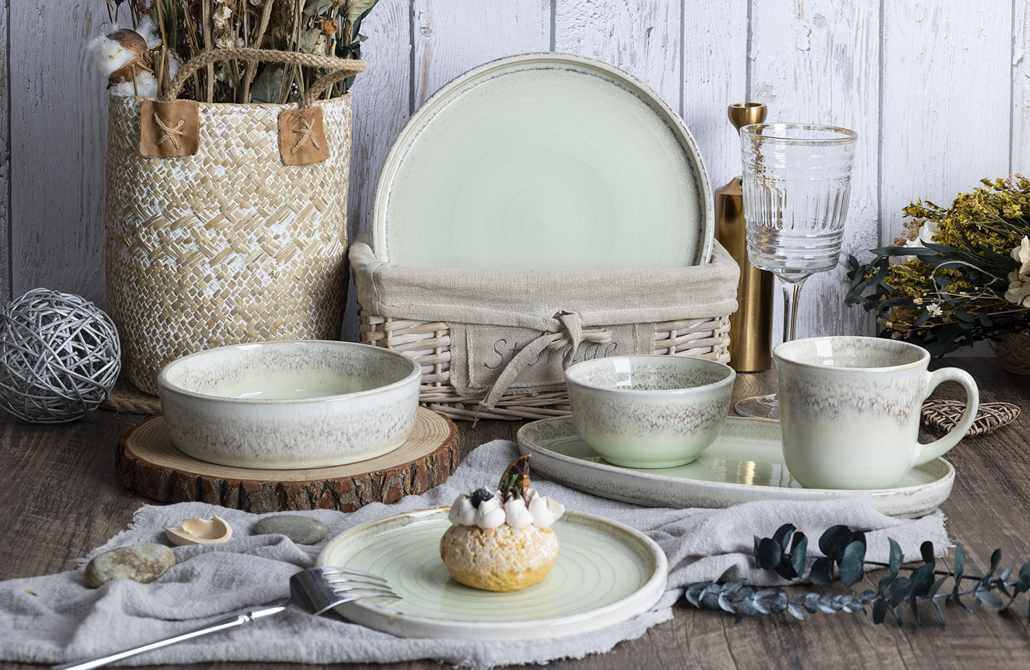 CHANGSHA HAPPY GO  Modern Reactive Glaze Stoneware Dinner Set in Soft Mint Green with Faded Rim Accents  |happygodinnerware.com