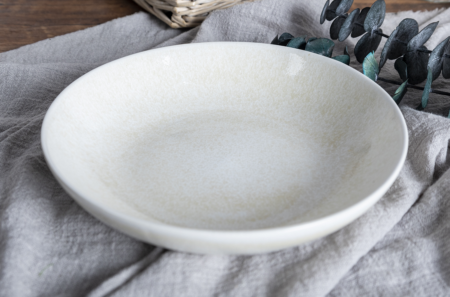 CHANGSHA HAPPY GO  Elegant Ivory Reactive Glaze Stoneware Tableware Set with Soft Matte Finish for Minimalist Dining |happygodinnerware.com