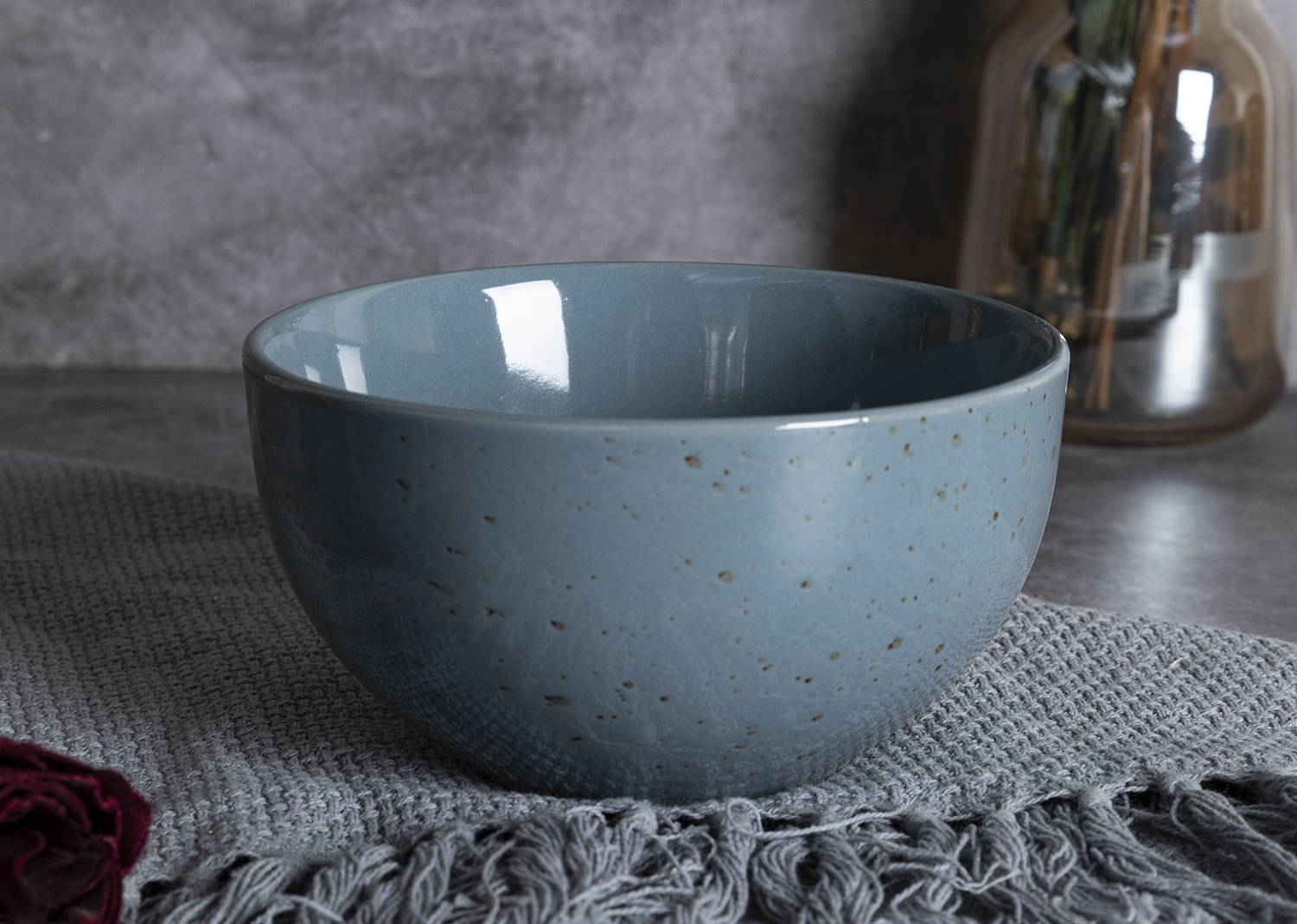 CHANGSHA HAPPY GO Mistlake Matte Glaze Stoneware Set – Minimalist Blue-Grey Ceramic Plates, Bowls and Mugs with Speckled Finish|happygodinnerware.com