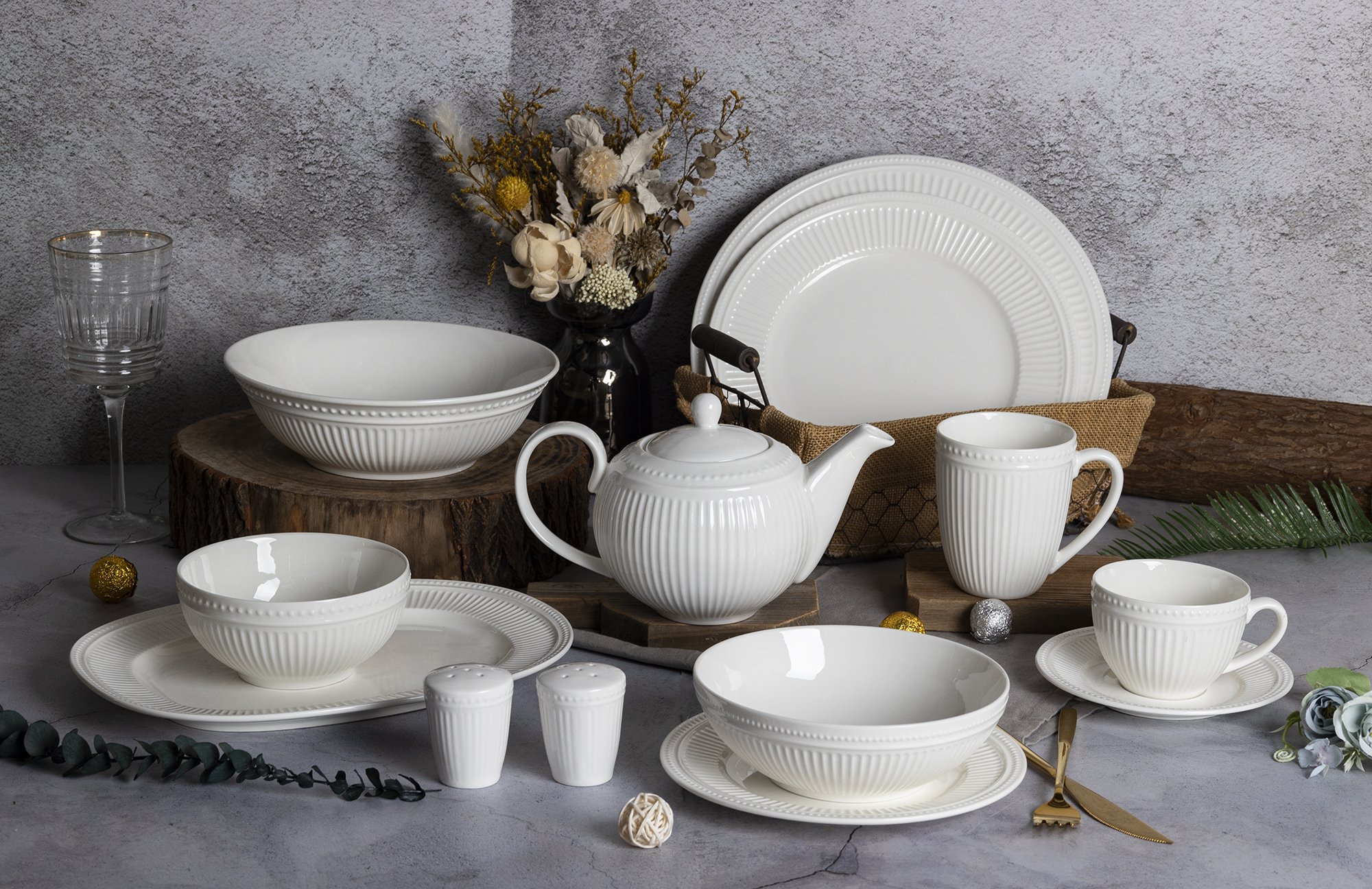 CHANGSHA HAPPY GO Elegant White Embossed Bone China Dinnerware Set with Radiant Linear Pattern for Modern Dining |happygodinnerware.com