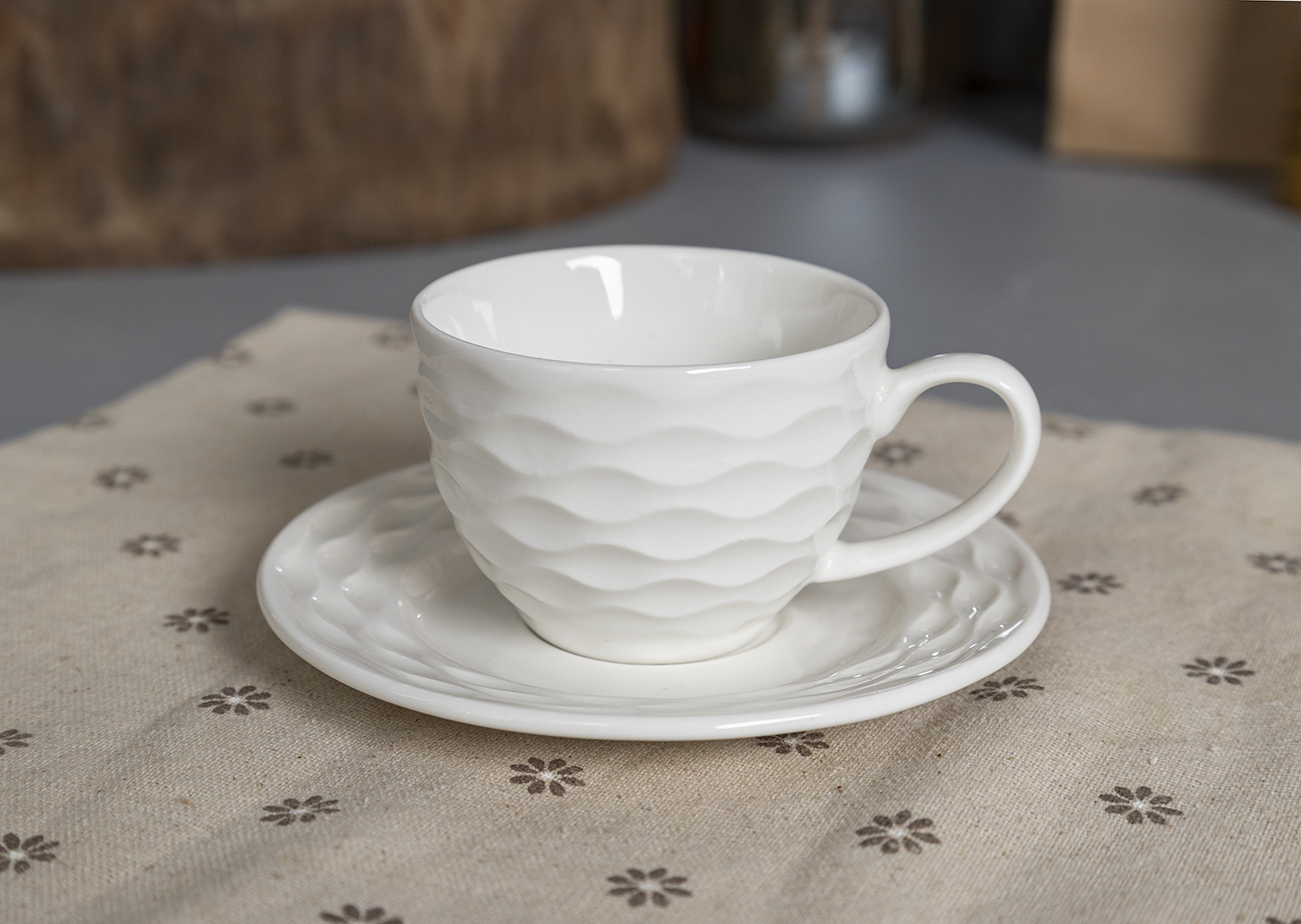CHANGSHA HAPPY GO Modern Ripple-Textured Bone China Dinner Set with Wave Embossed Surface – Elegant White  |happygodinnerware.com